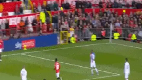 阿杜受伤引焦点，高效数据闪耀全场，90度扭脚引发忧虑